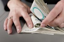 Millionerne vælter ned over heldige danskere