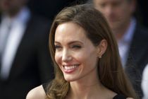 Angelina Jolie på operationsbordet igen