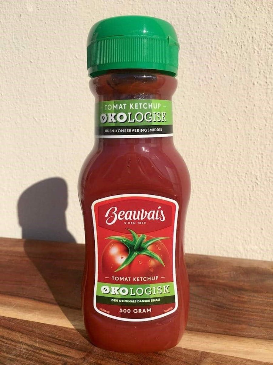 * * * Beauvais Tomat ketchup, økologisk: Beauvais ketchup er domineret af en høj syrlighed med mindre sødme. Tomatsmagen er i retning af tomatpure med en kraftigere krydring, der giver en lidt skarp smag.
Kilopris: Ca. 44 kroner (22 kroner for 500 gram i Nemlig.com).
Tomatindhold: 61 % tomatpuré.
Tilsætningsstoffer: Modificeret stivelse. Foto: Madens Verden.