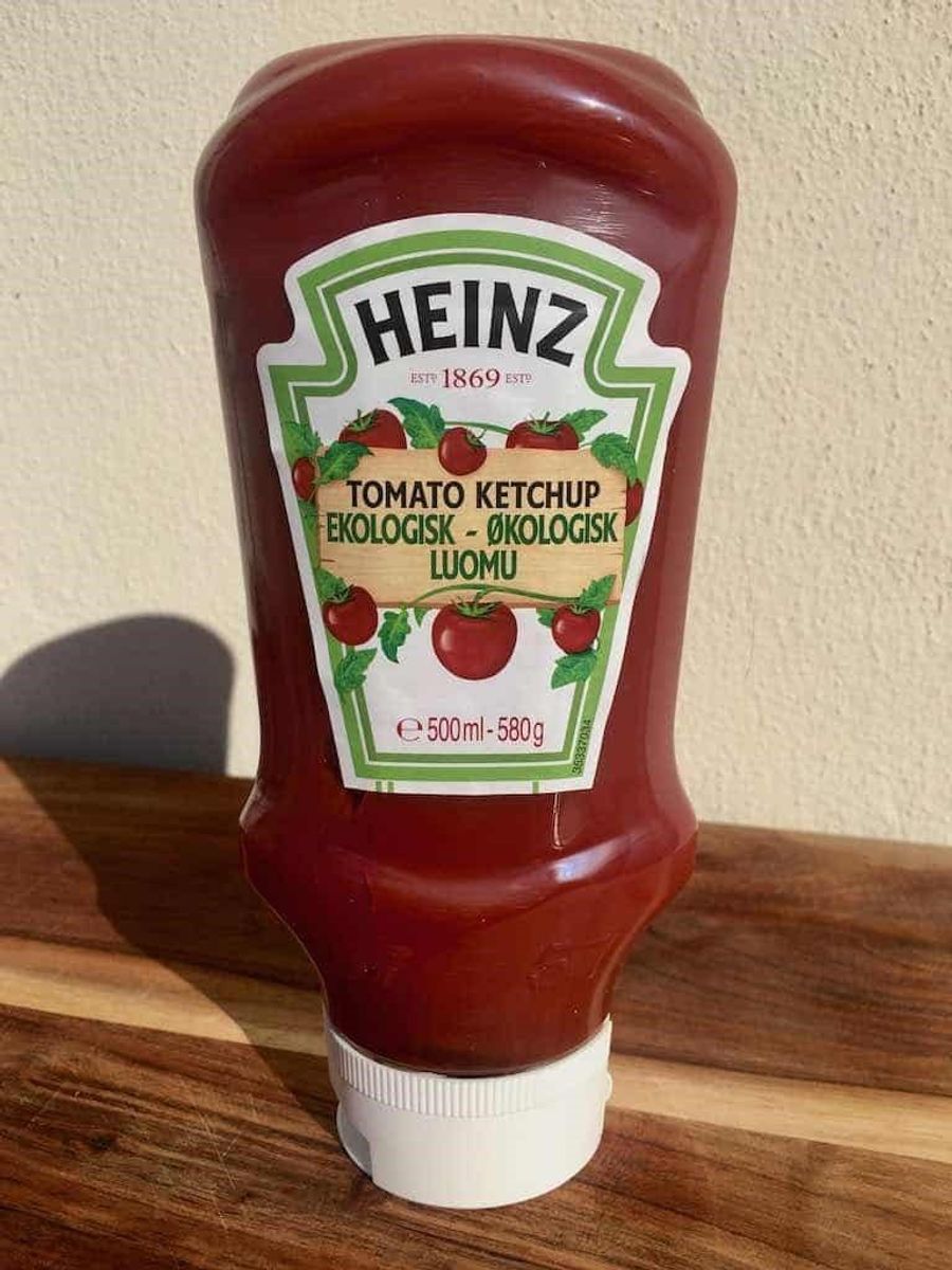 * * * * Heinz Tomato ketchup, økologisk: Heinz tomat ketchup har en god smag af tomat og en mild krydring, der er afstemt i forhold til tomatsmagen. Den har masser af sødme og syrlighed med en god balance.
Kilopris: Ca. 52 kroner (30 kroner for 580 gram i Nemlig.com).
Tomatindhold: 50 % koncentreret tomatpuré.
Tilsætningsstoffer: Ingen. Foto: Madens Verden.