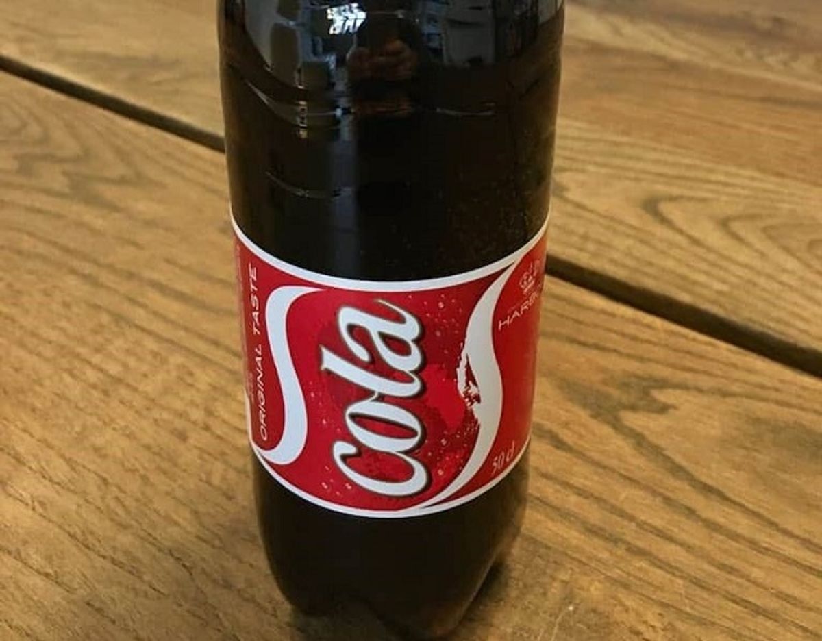 * * * * Harboe Cola: Harboe Cola har en dejlig balance i sødme og syrlighed. Den føles knap så perlende på tungen, men har en frisk og let frugtig smag, der giver en god og afrundet krydring og smag af cola. En god cola til prisen. Pris for 1/2 liter: 2,50 kr (uden pant). Foto: Madensverden.dk.