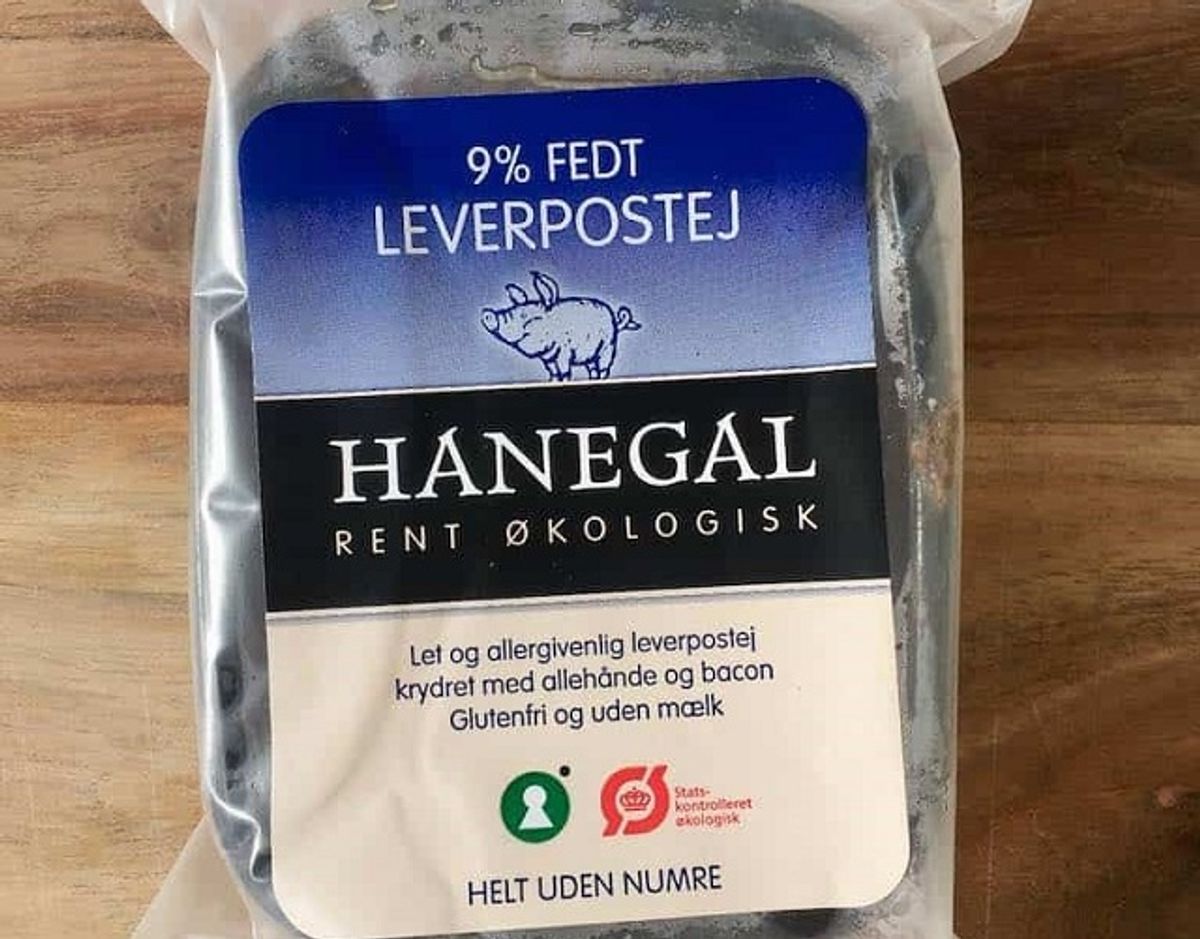 Uden bedømmelse:
Hanegal 9% fedt Leverpostej: Hanegals fedtfattige leverpostej er bl.a. tilsat svinehjerter, bacon og kartofler. Den har en meget kraftig smag af lever (og hjerte?) og en kraftig pebersmag. Konsistensen er grov og blød med tydelige klumper. Den udgår, da den er eneste fedtfattige variant. Pris: 8,75 kroner per 100 gram (17,50 for 200 gram i Irma).
Tilsætningsstoffer: Ingen. Foto: Madensverden.dk.