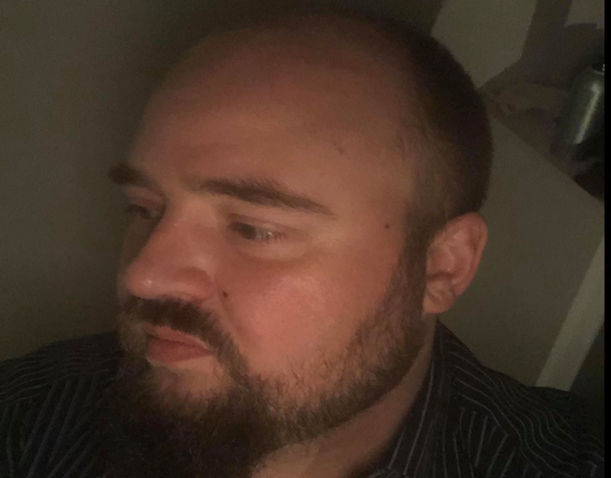 35-årige Troels fik stjålet to stole og to lamper. De var købt sammen med et nyt hus. Et opslag omkring tyveriet på Facebook er delt næsten 7.000 gange. Foto: Privat.