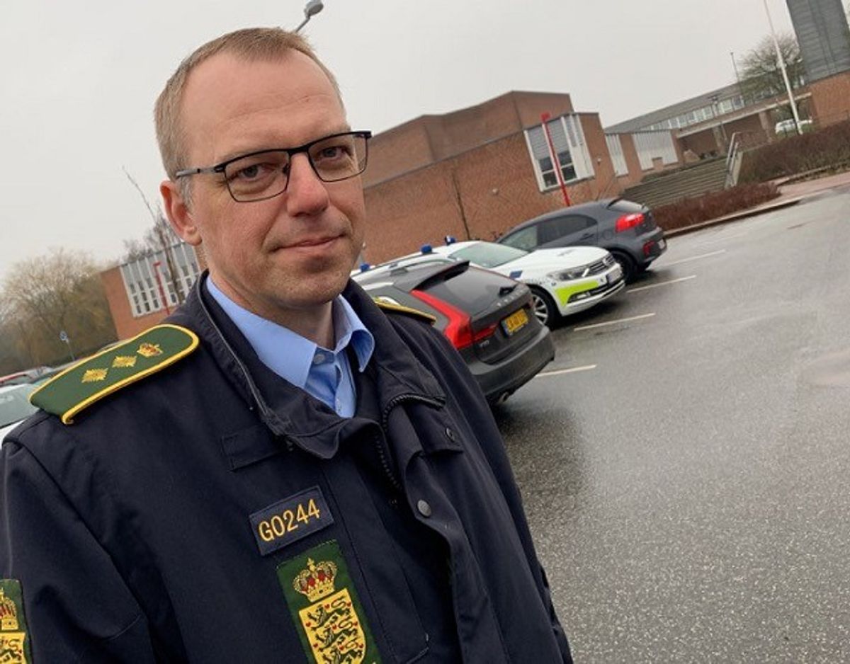 Vicepolitiinspektør Gert Bisgaard har et par gode råd til, hvor du – om muligt – skal undgå at parkere. KLIK og se hvor. Det tager ikke lang tid at bryde ind i din bil. Foto: Jørgen Rosengren/Newsbreak.dk.