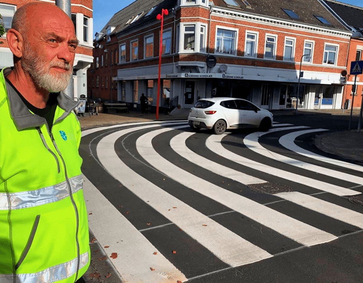 Per Øster er idemanden bag den buede fodgængerovergang. Fra ide til virkelighed gik der en god måned. KLIK for flere billeder. Foto: Jørgen Rosengren/Newsbreak.dk.