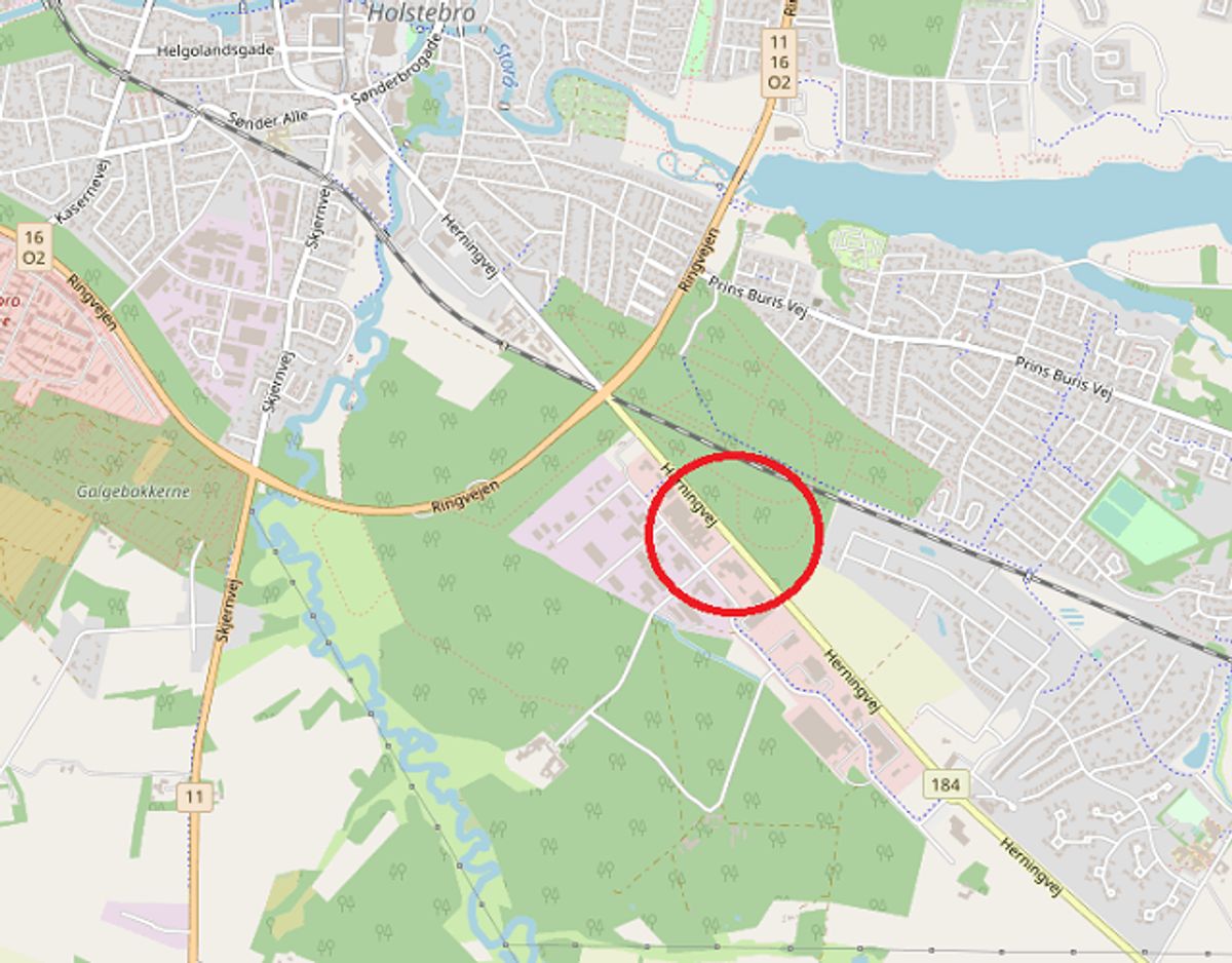 Ulykken skete her ved Nybo Bakke/Herningvej. Foto: ©OpenStreetMap-bidragsydere.