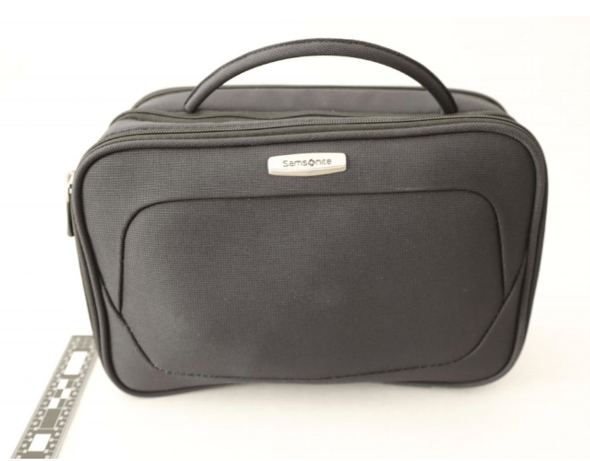 Sydøstjyllands Politi fremlyser nu en lang række ting blandt andet denne Samsonite taske, som de har fundet i forbindelse med en efterforskning. Klik videre og se flere ejendele, der fremlyses. Foto: Sydøstjyllands Politi