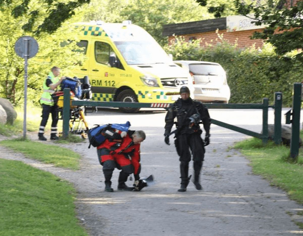 En 24-årig mand er død efter en drukneulykke i Buresø. KLIK for flere billeder. Foto: Presse-fotos.dk.