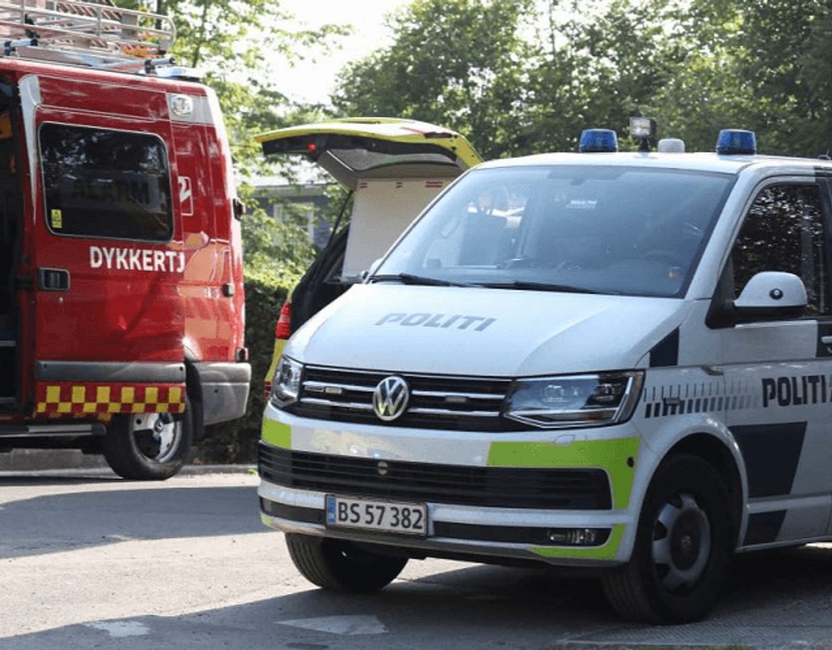 En 24-årig mand er død efter en drukneulykke i Buresø. KLIK for flere billeder. Foto: Presse-fotos.dk.