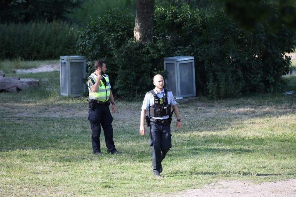 En 24-årig mand er død efter en drukneulykke i Buresø. KLIK for flere billeder. Foto: Presse-fotos.dk.