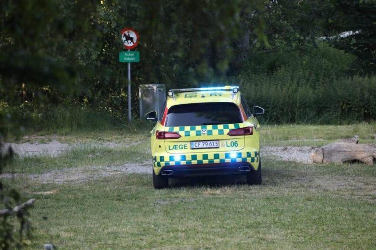 En 24-årig mand er død efter en drukneulykke i Buresø. KLIK for flere billeder. Foto: Presse-fotos.dk.