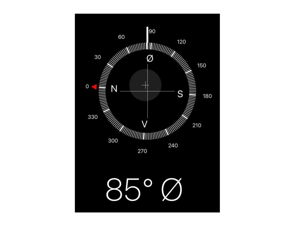 Kompas-appen på iPhone gemmer på en skjult feature. Den har nemlig et vaterpas, som kan fremkaldes ved at swipe/trække fingeren mod venstre. Kilde: Reader’s Digest. Foto: Newsbreak.dk.
