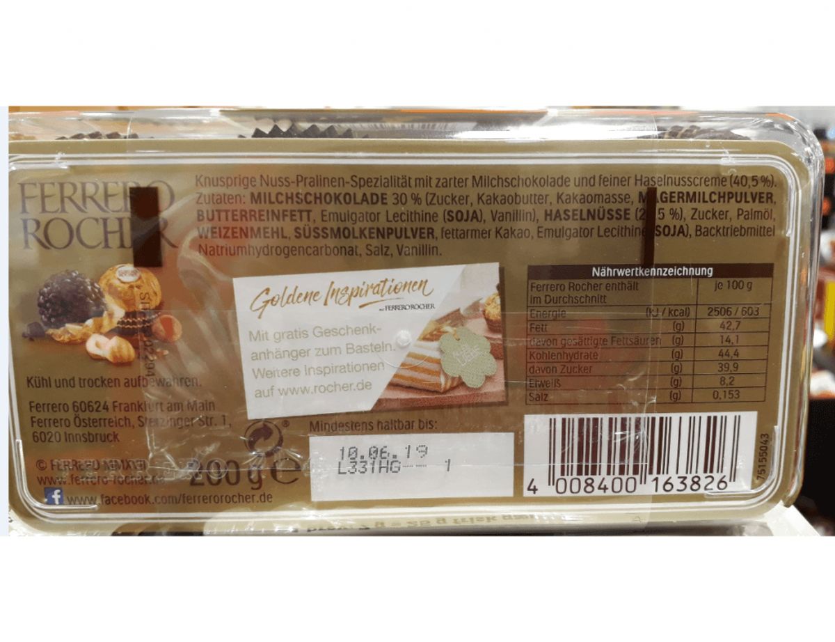 Problem: Ferrero Rocher uden dansk varedeklaretion
Hvilken fødevarer:
Ferrero Rocher (se billeder: 1 2)
Holdbarhedsdato: alle uden dansk deklaration.
EAN: 4008400163826
Nettoindhold: 200g
Solgt hvor:
Lidl Danmark’s butikker landet over.
Risiko:
Personer med allergi over for mælk, hasselnødder, hvedemel (gluten) og soja kan opleve sygdom ved indtagelse af produktet.
(Foto: Fødevarestyrelsen)