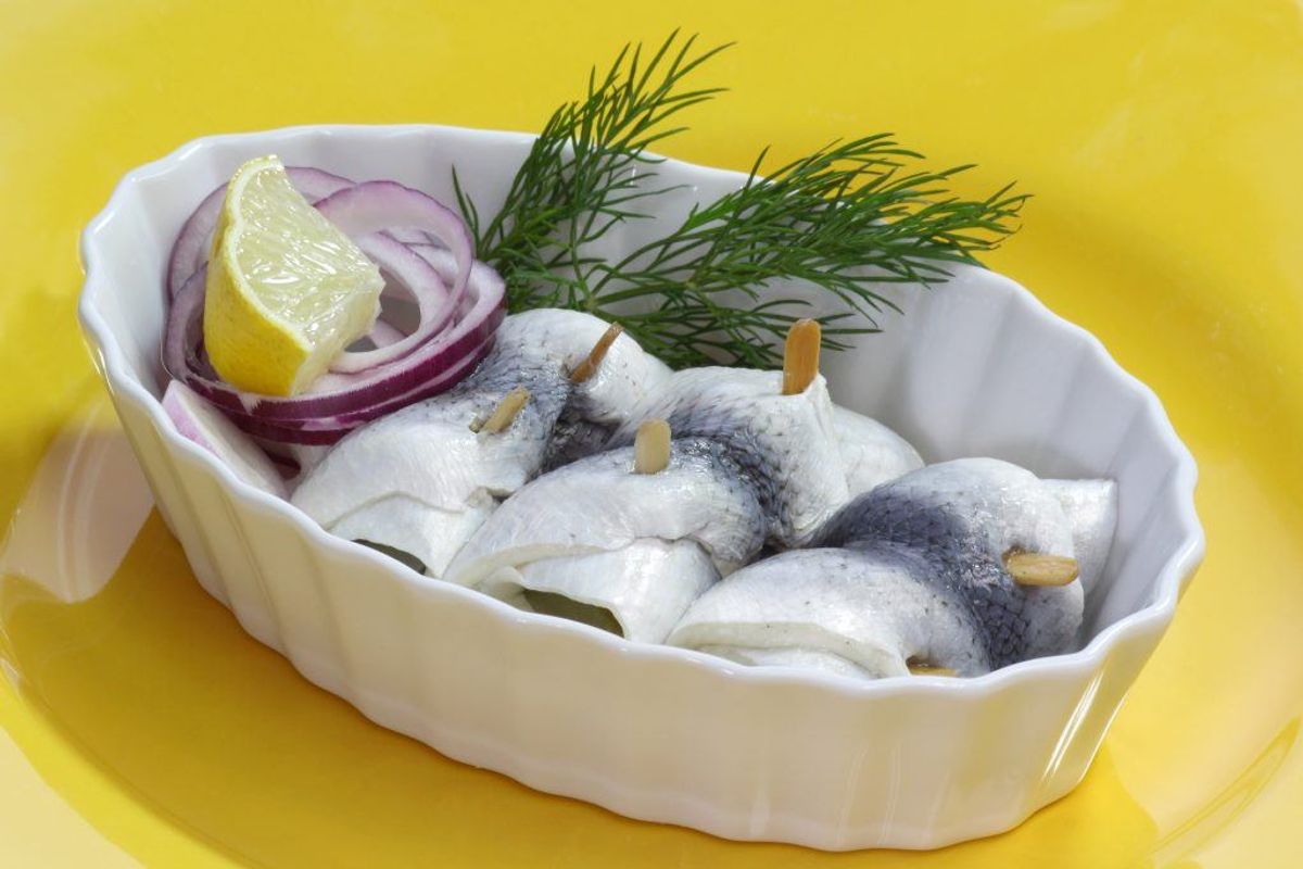 Problem: Risiko for hasselnødder i sildeprodukt
Hvilken fødevare:
Fiskemandens Lakserøgede sild
Nettovægt: 240 g
Bedst før dato: 19/8-2019
EAN stregkode: 5709345002810
Solgt i:
Rema 1000 butikker