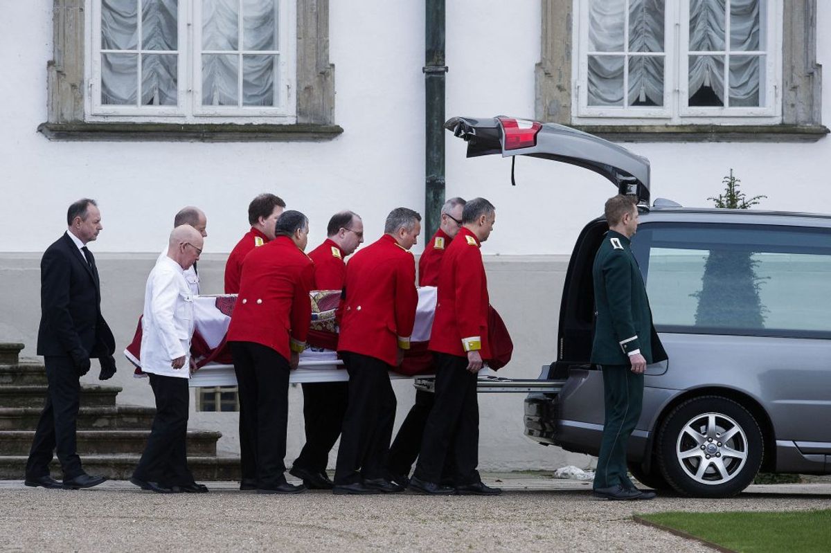 Prins Henriks kiste forlader Fredensborg Slot i Nordsjælland og køres til Amalienborg Slot fra torsdag den 15 februar 2018. (Foto: Liselotte Sabroe/Scanpix 2018)