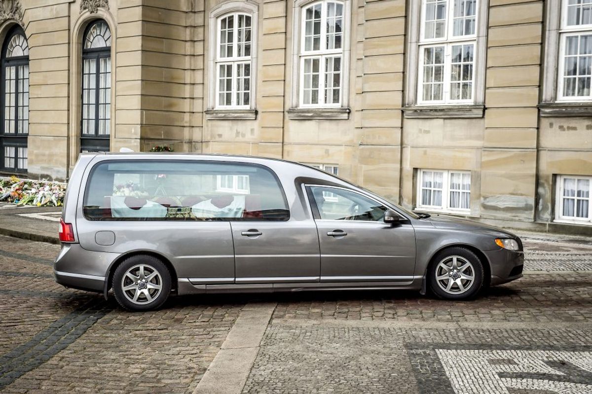 Prins Henriks båre ankommer til Amalienborg fra Fredensborg torsdag den 15. februar 2018. Foto: Scanpix.