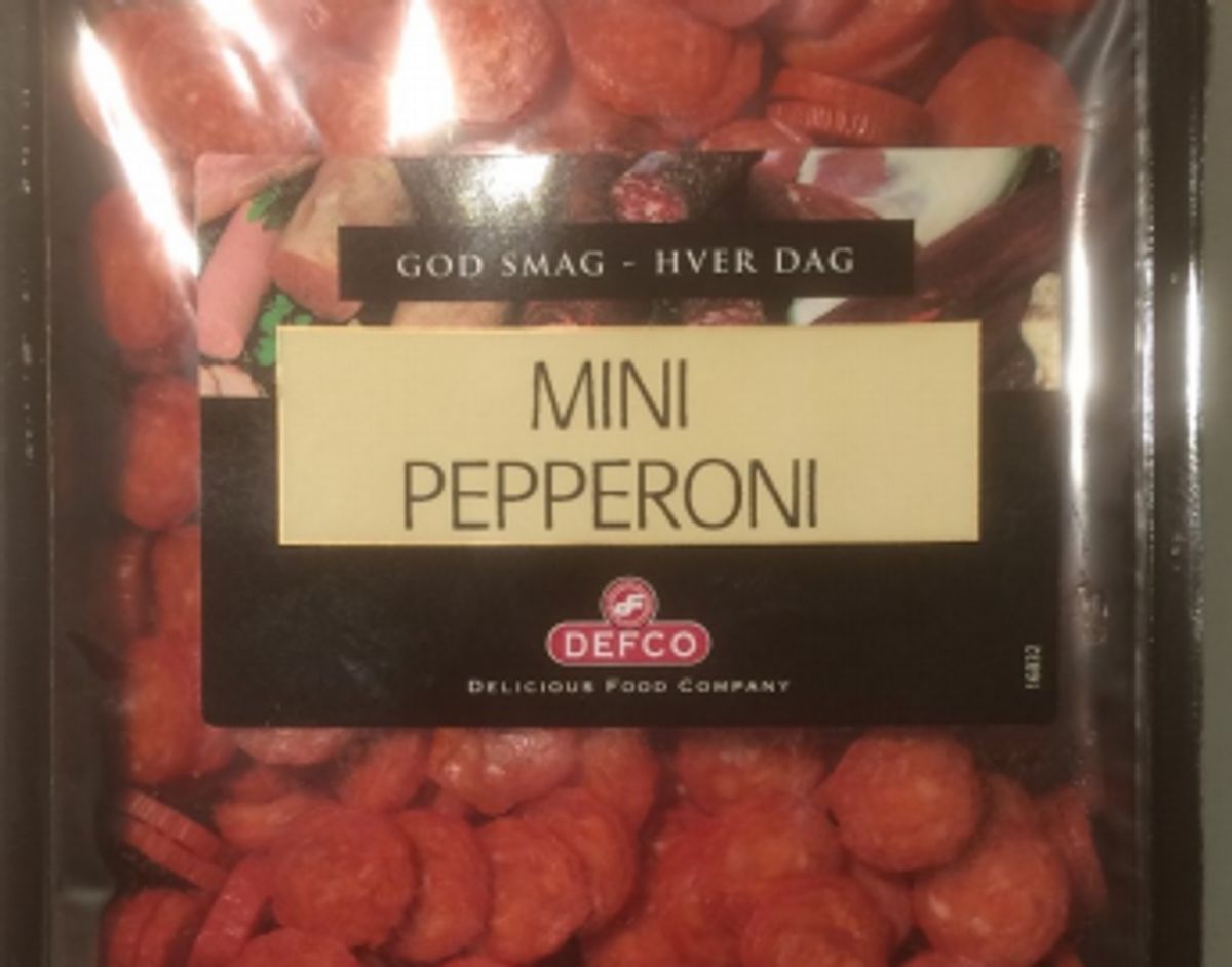 Metalstykker i Mini Pepperoni:
Mini Pepperoni, i 100 g og 400 g´s pakker.
Pakkedatoer: 20.02.18, 22.02.18 samt 26.02.18
Bedst før datoer: 20.03.18, 22.03.18 samt 26.03.18
Solgt i serien: ”Go smag hver dag”
EAN kode: 5701483164528
Solgt hvor:
“Go smag hver dag” er solgt i NETTO i hele landet.
Årsag:
Der er fundet metalstykker i nogle pakninger af Mini Pepperoni. Foto: FVST