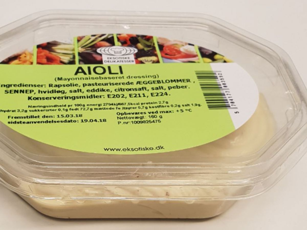 Listeria i aioli:
Aioli 160gr
Plastbakker
Nettovægt: 160 gram
Produktionsdato: 15/03/2018
Bedst før dato: 19/04/2018
Produceret af: Eksotiske delikatesser A/S
Solgt i:
Løvbjerg:
Vestergade 63. 7430 Ikast
Vestergade 15. 7900 Nykøbing Mors
Nørregade 10. 8300 Odder
Koldingevej 130. 8800 Viborg
Rugvang 36-38 Tarup Center. 5210 Odense NV
Randersvej 60. Overlund 8800 Viborg
H.P Hansensgade 41 6200 Aabenraa
Strevelinsvej 11. 7000 Fredericia
Lindetorvet 2. 6600 Vejen
Borgergade 12. 8700 Horsens
Otte ruds gade 98-100. 8200 Århus N
Søndergårdsvej 2. 7600 Struer
Dagrofa:
Meny Langenæs Skanderborgvej 18-24. 8000 Årghus C
Spar Karsemose. Helsingevej 155. 3300 Frederiksværk
Meny Blåkilde. Blåkildevej 2. 2630 Taastrup
Min Købmand Bjerregrav. Gl Ålborgvej 16. 9632 Møldrup
Meny Viborg. Sct. Mathias centret 305. 8800 Viborg
Coop:
Brugsen Kerteminde. Hans Schacksvej 2. 5300 Kerteminde
Årsag:
Der er påvist Listeria monocytogenes i varen.
Risiko:
Infektion med listeriabakterier. Symptomerne er bl.a. influenzalignende symptomer, feber og hovedpine og i sjældne tilfælde mavetarm problemer. Foto: FVST