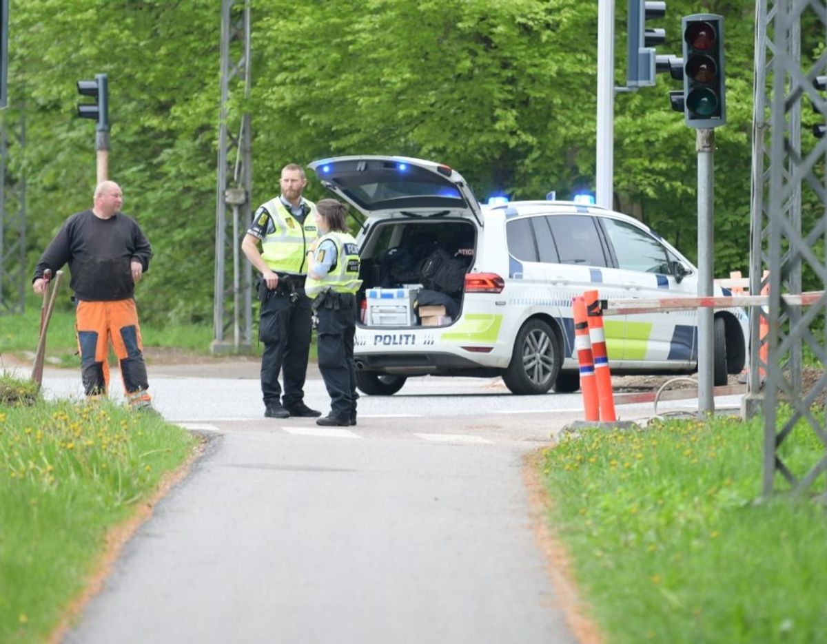 En bil har ramt en cyklist i et kryds i Allerød. Foto: presse-fotos.dk