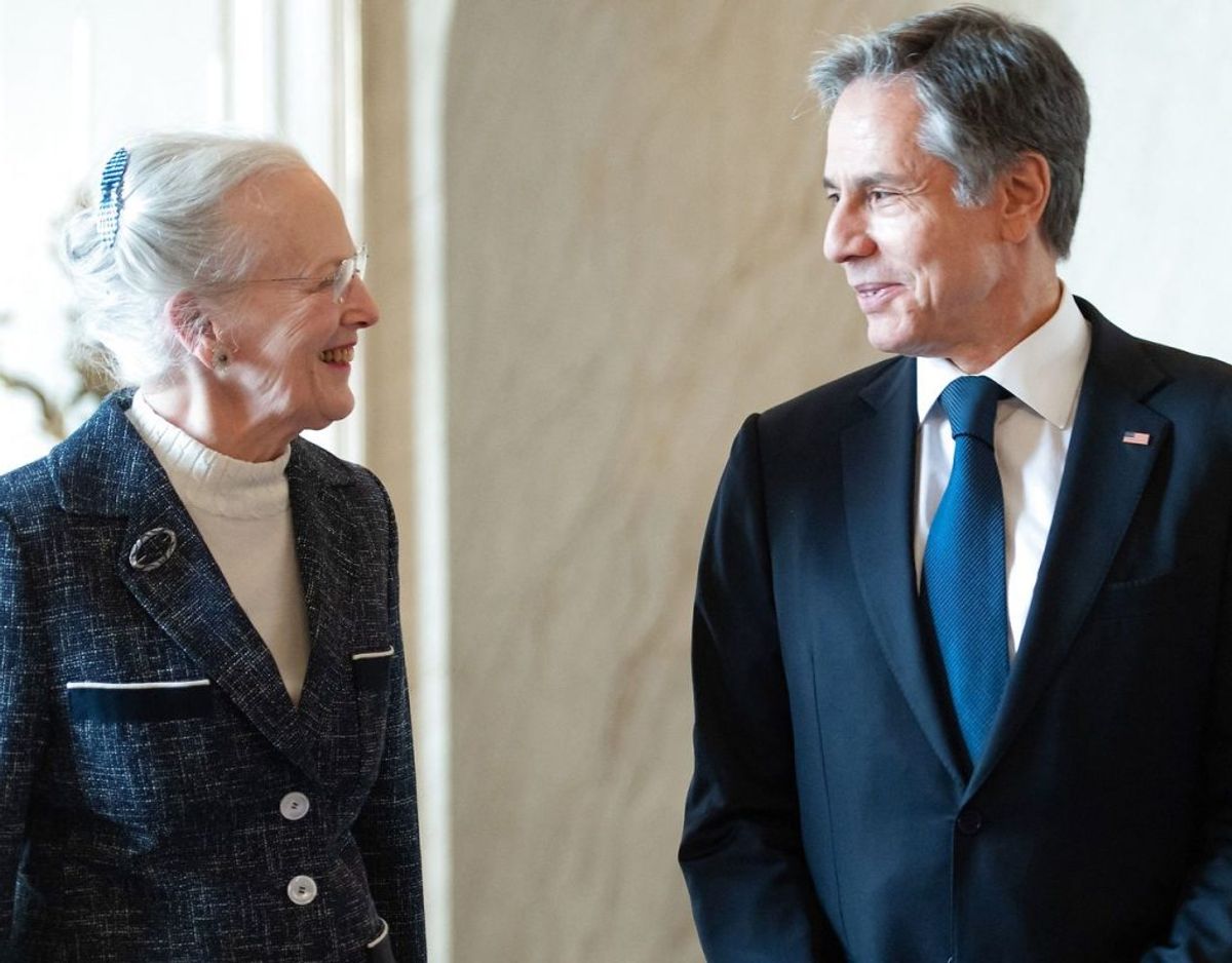 Dronningen og ministeren hilste på hinanden. Foto: Scanpix/SAUL LOEB