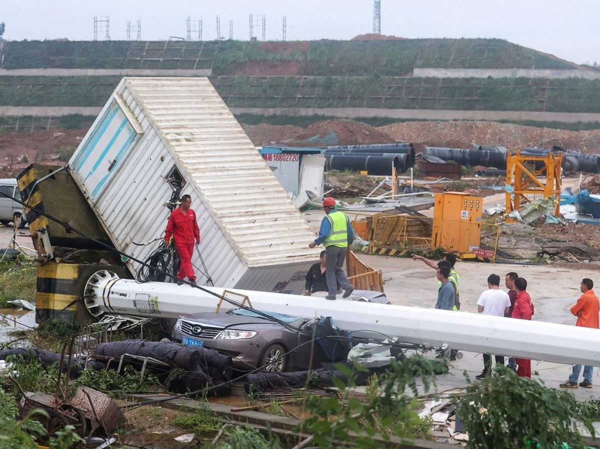 Mindst syv personer skal være dræbt i uvejret. (Foto: STR / AFP) / China OUT).