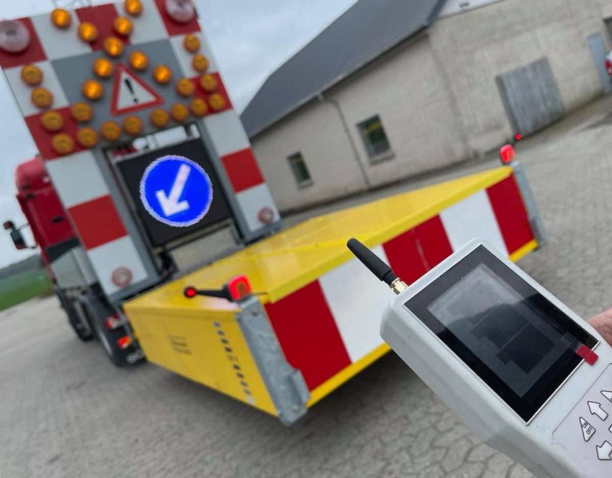 Både “puden” og tavle kan styres med fjernbetjening. Foto: Jørgen Rosengren/Newsbreak.dk.
