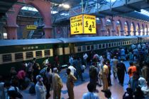 To tog i dødsulykke: 30 dræbt