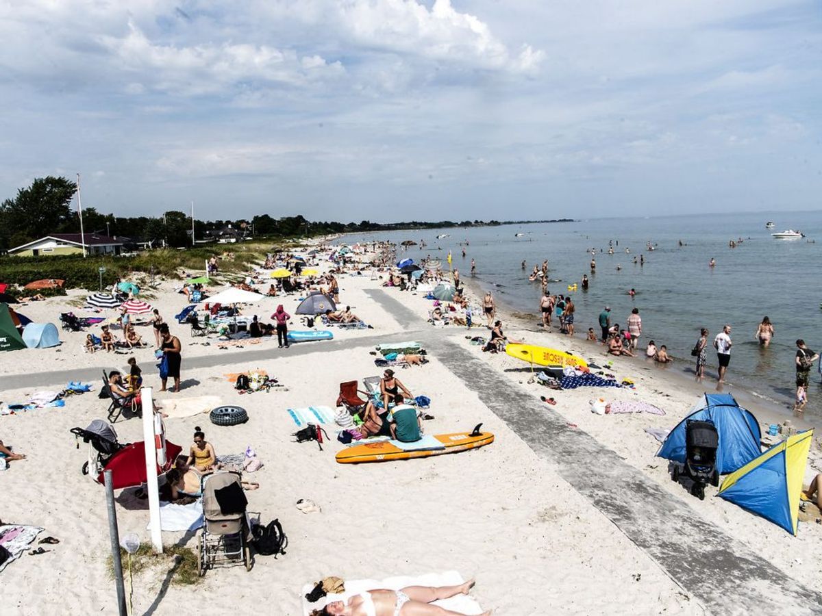 Der er gode muligheder – i hvert fald rent vejrmæssigt – for at tage til stranden. (Foto: Helle Arensbak/Ritzau Scanpix)