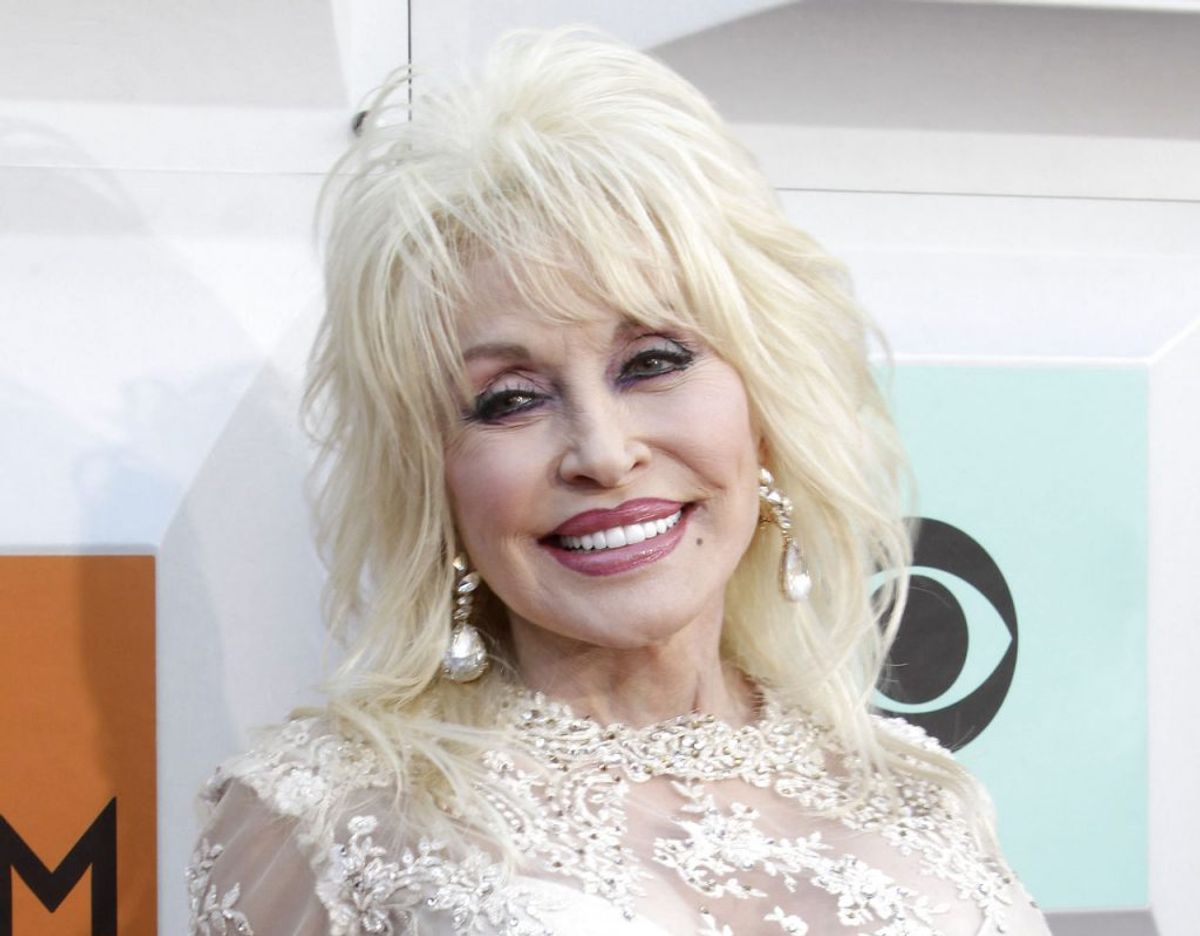 Dolly Parton har aldrig lagt skjul på, at hun gennem årene har fået avet lidt kirurgiske skønhedsindgreb hist og pist. Foto: Scanpix/REUTERS/Steve Marcus