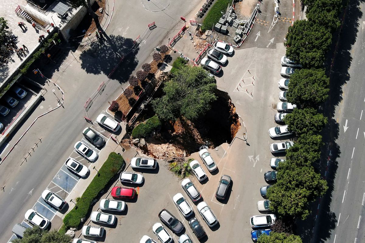 Pludselig åbnede jorden sig foran et hospital i Jerusalem