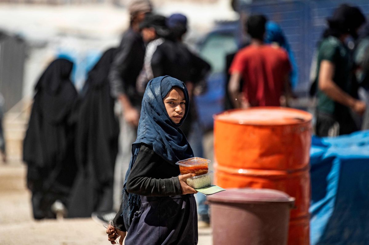 I al-Hol-lejren i det nordlige Syrien tilbageholdes tusindvis af familiemedlemmer til formodede medlemmer af Islamisk Stat. Det kurdiske selvstyre, der kontrollerer lejren, vil gerne sende dem til deres hjemlande - men i mange tilfælde kan det ikke lade sig gøre. (Arkivfoto)