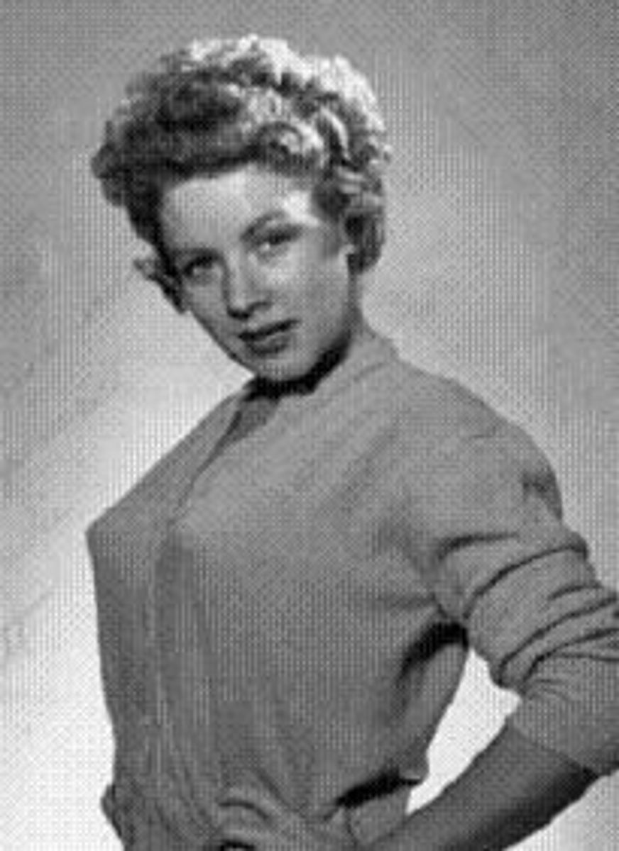 Claudia Barrett, som er mest kendt for sin femme fatale-rolle i science fiction filmen 'Robot Monster', er død i en alder af 91 år. Foto: Wiki Commons