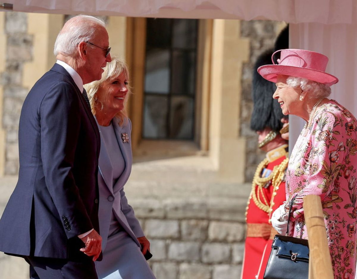 Dronning Elizabeth byder præsident Joe Biden og hans hustru velkommen på Windsor Castle. Foto: Scanpix/Chris Jackson/Pool via REUTERS