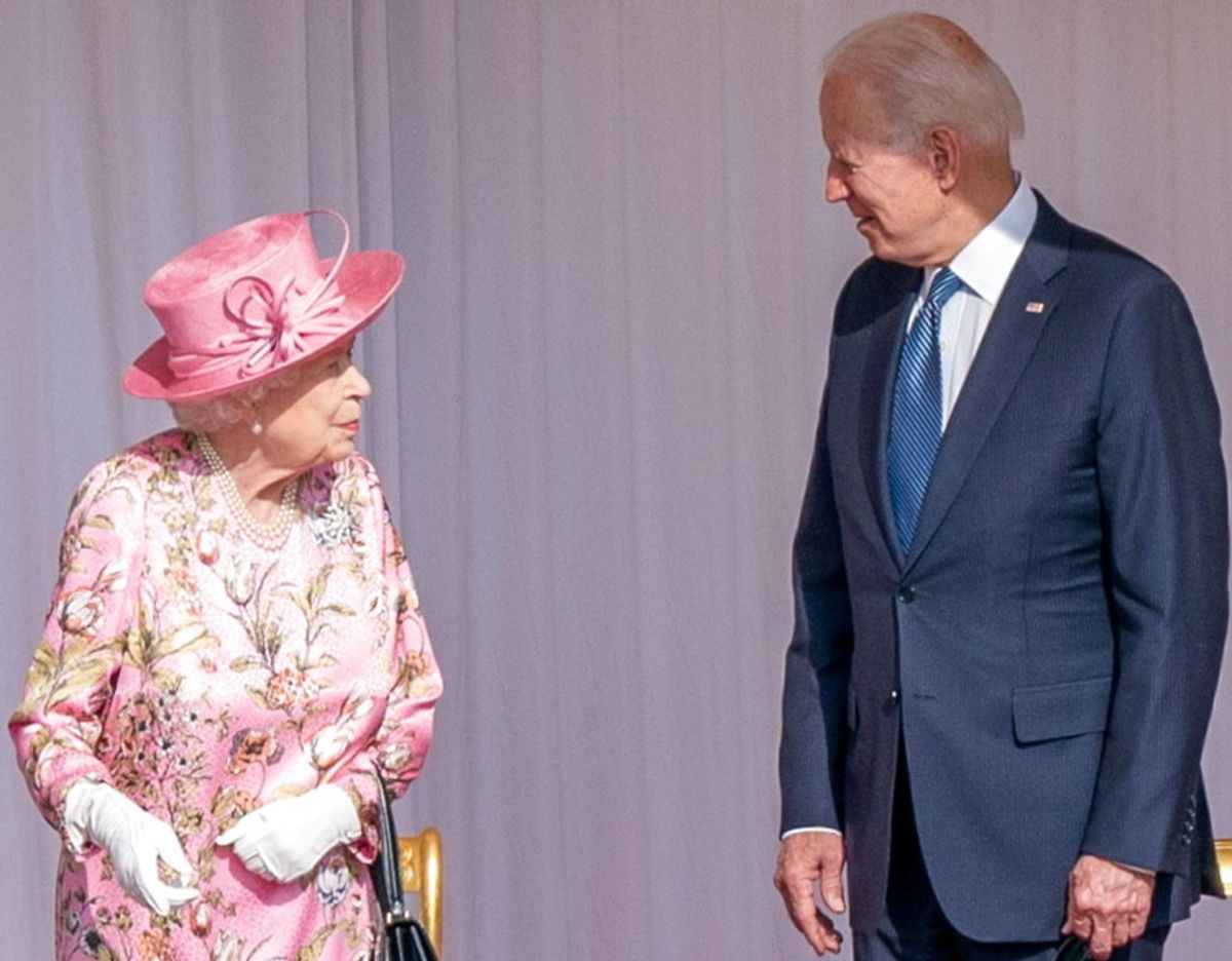 Den amerikanske præsident sagde efter mødet, at dronningen i høj grad minder ham om sin egen mor. Foto: Scanpix/Arthur Edwards/Pool via REUTERS
