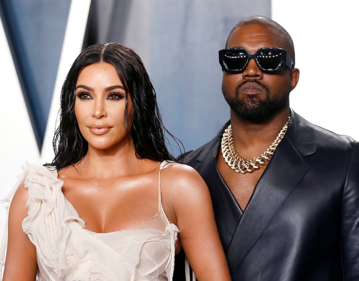 Kim Kardashian er i øjeblikket ved at lade sig skille fra sin mand gennem syv år, rapperen Kanye West. Parret har fire børn. Foto: Scanpix/REUTERS/Danny Moloshok