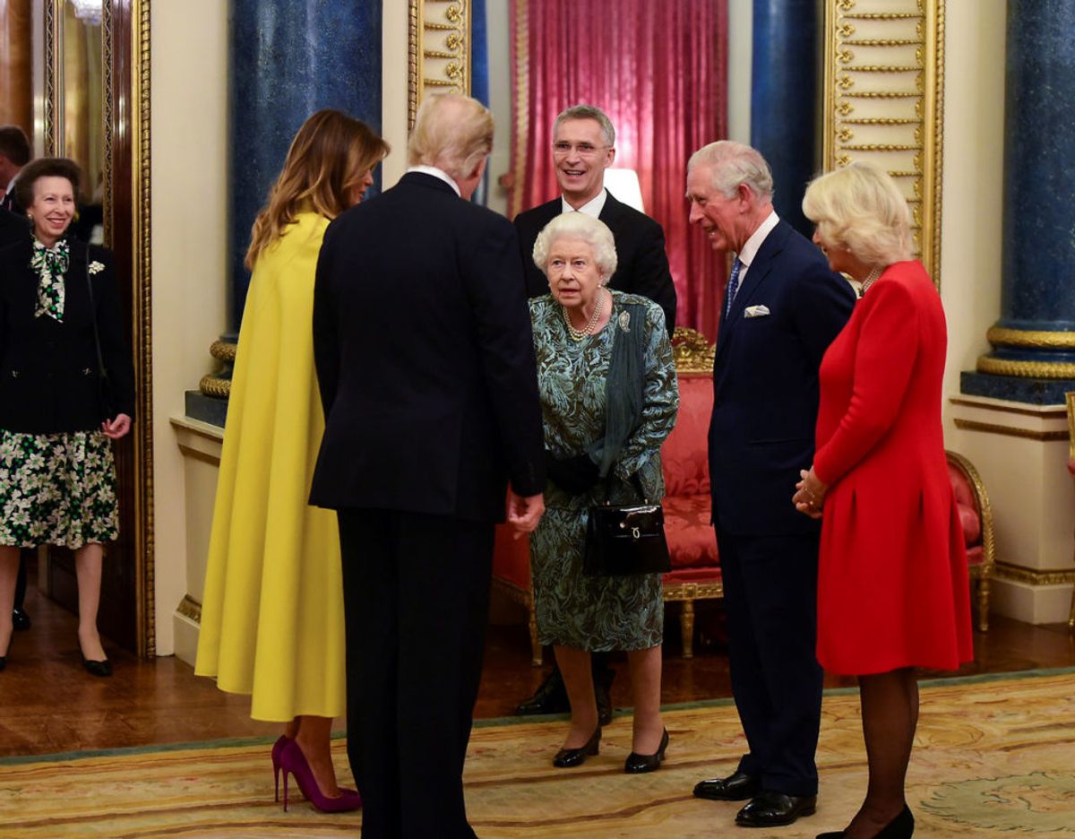 Så sent som i december 2019 havde majestæten besøg af Donald og Melania Trump. Foto: Scanpix/Geoff Pugh/Pool via REUTERS
