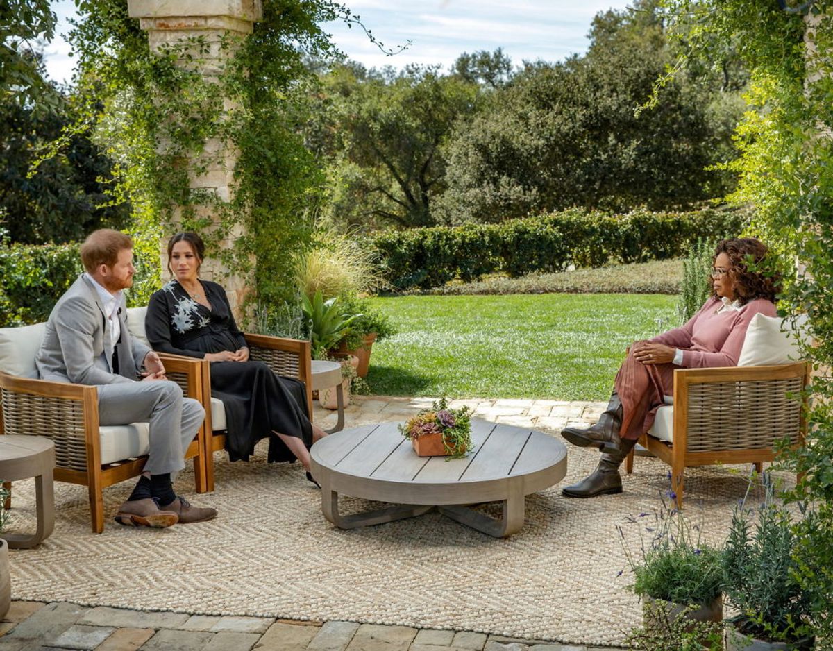Harry og Meghan ses her under deres famøse interview med Oprah Winfrey. Foto: Scanpix/Harpo Productions/Joe Pugliese/Handout via REUTERS