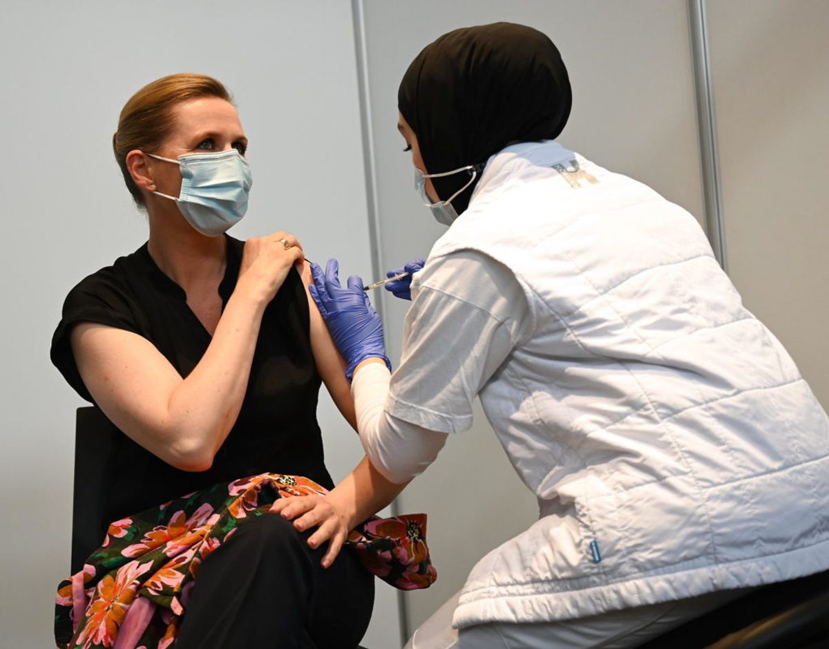 Statsminister Mette Frederiksen bliver vaccineret imod coronavirus i Øksnehallen i København, fredag den 4. juni 2021. Foto: Philip Davali/Ritzau Scanpix