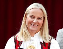 Se lungesyg kronprinsesse boltre sig på fjorden