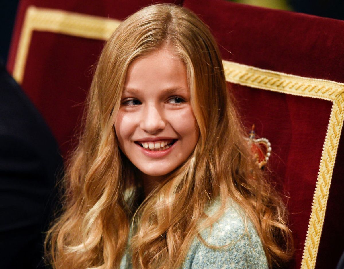 Spanske kronprinsesse Leonor som vi har kendte hende de seneste år. Storsmilende og med lange, blonde lokker. Foto: Scanpix/ REUTERS/Eloy Alonso