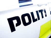 Ansat sigtet for at krænke skolepiger