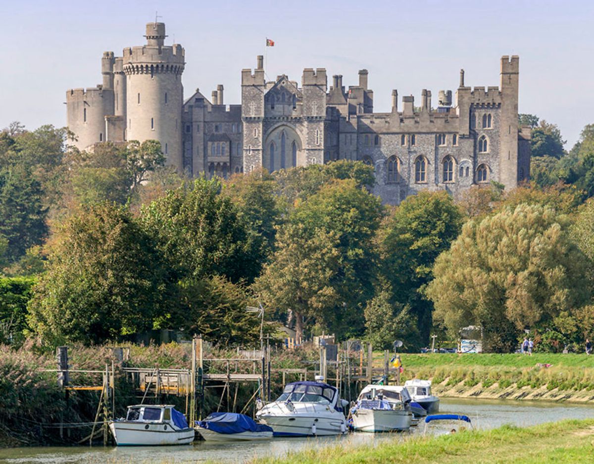 Arundel Castle i West Sussex i England, der er hjem for Edward Fitzalan-Howard, 18. hertug af Norfolk og hans familie. Foto: Scanpix.
