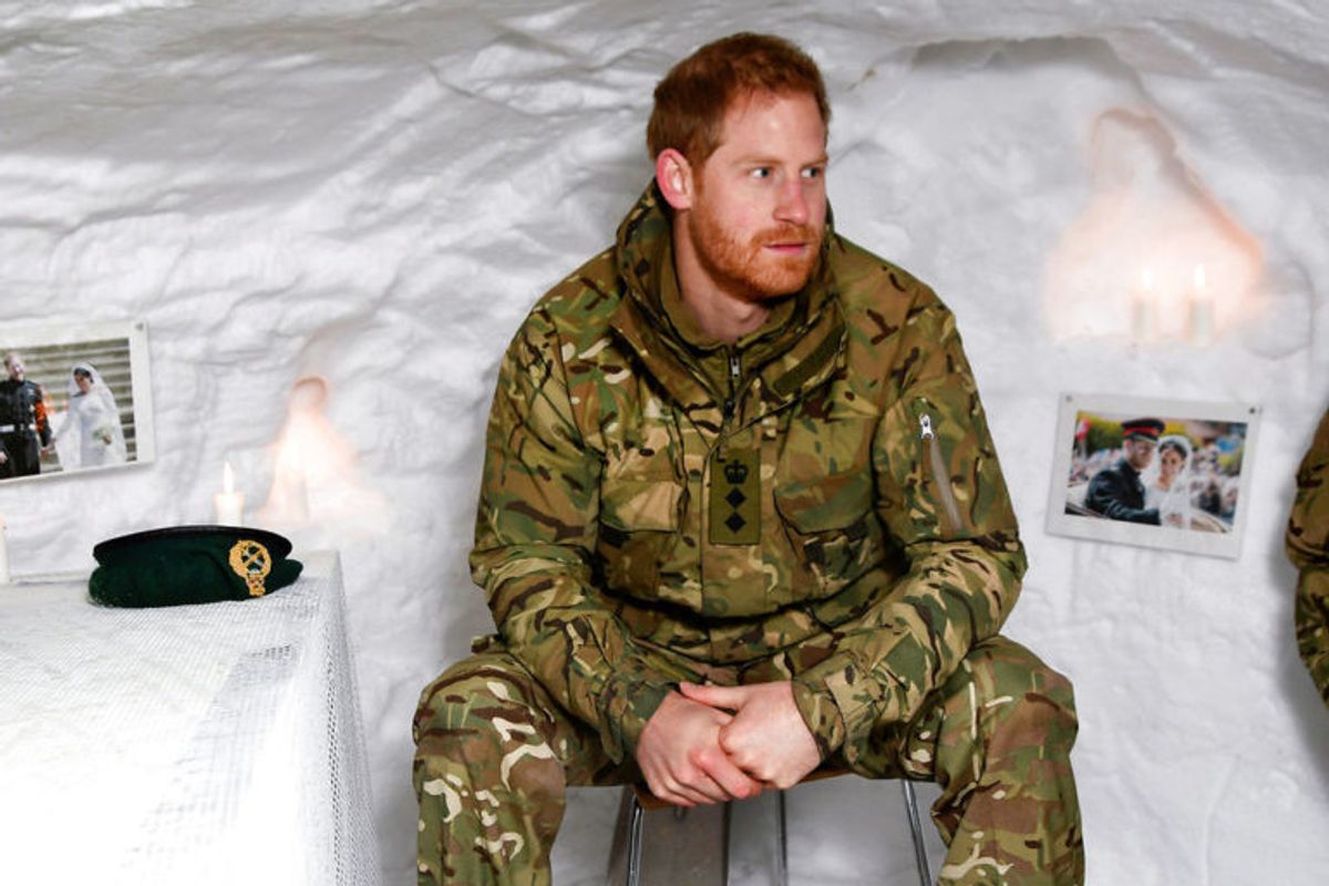 Prins Harry har været i forsvaret af flere omgange. Og med sine 188 centimeter er han godt rustet til militæret. Foto: Scanpix