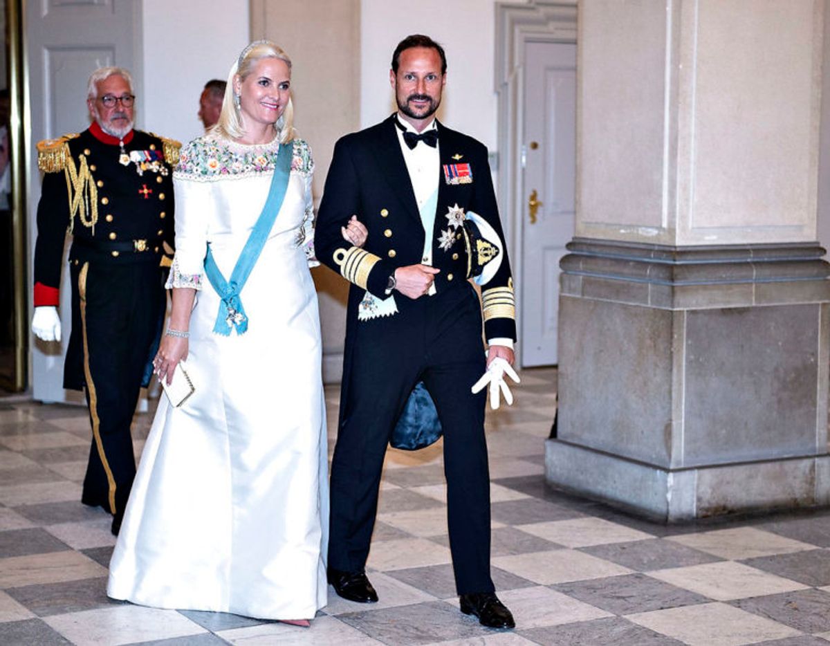 Kronprinsesse Mette-Marit er blandt de højeste kvinder med sine imponerende 179 centimeter. Foto: Scanpix