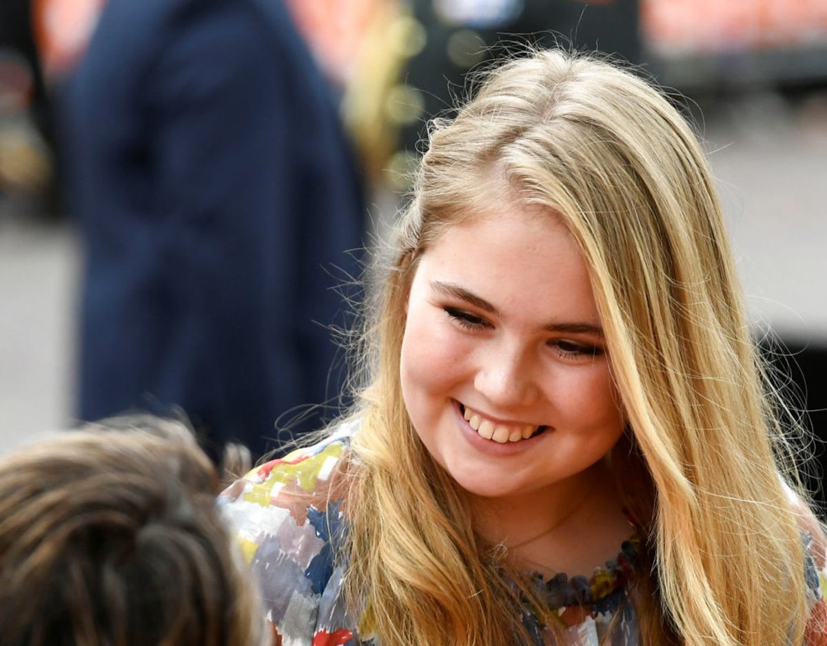 Kronprinsesse Catharina-Amalia af Holland bliver sit lands dronning den dag hendes far, kong Willem-Alexander, enten vælger at træde tilbage eller ikke er her længere. Kronprinsessen er i dag 17 år gammel. Klik videre for flere billeder. Foto: Scanpix/REUTERS/Piroschka van de Wouw