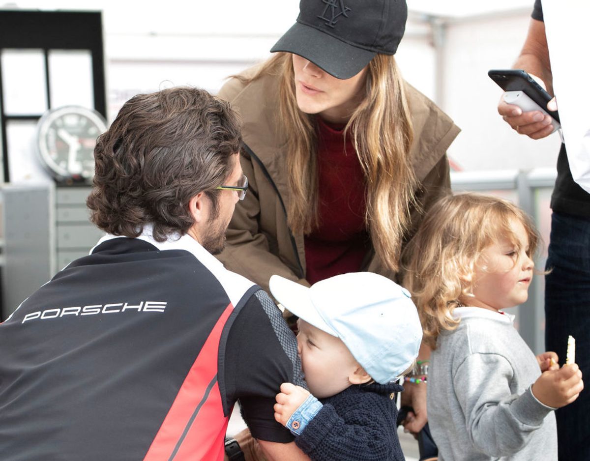Carl Philip og Sofia ses her med deres to ‘store’ drenge, prins Alexander på fire år og prins Gabriel på tre. Klik videre for flere billeder. Foto: Scanpix/TT News Agency/Tommy Pedersen via REUTERS