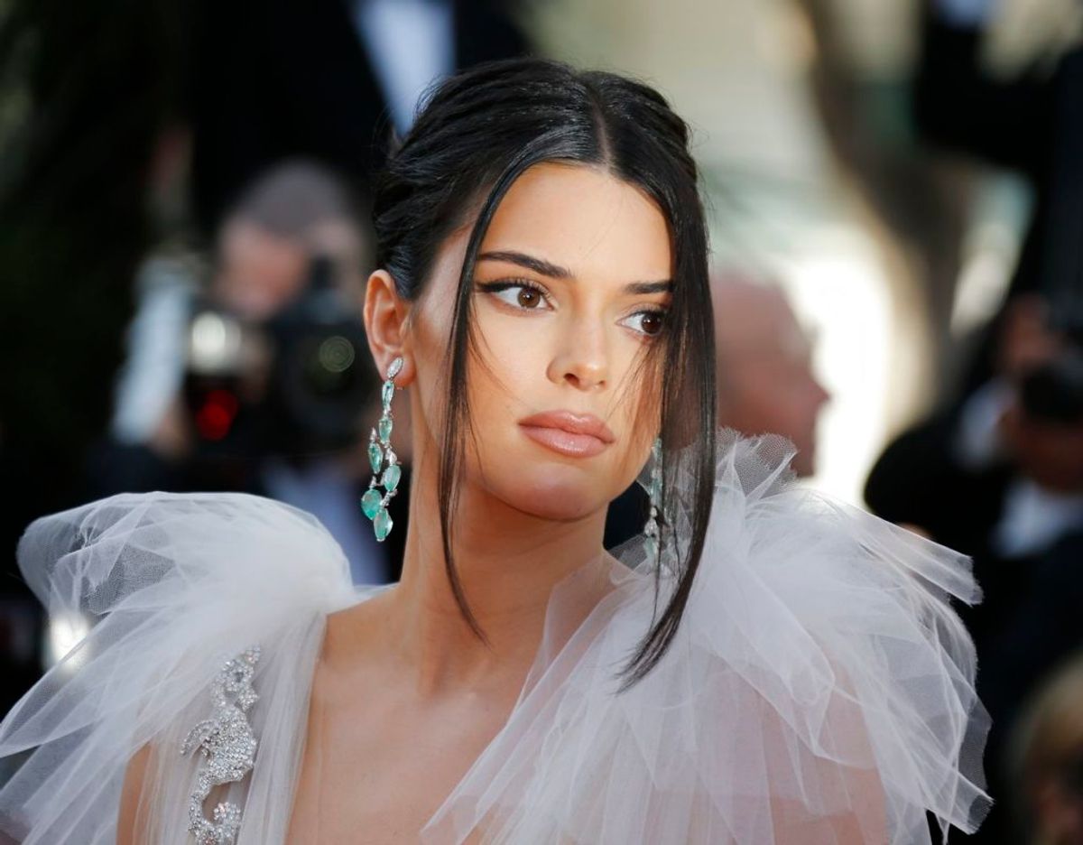 En sindsforvirret mand har udtrykt ønske om at skyde Kendall Jenner. Nu har en dommer i Los Angeles udstedt et tilhold, der forbyder manden nogen måde at nærme sig hende. Klik videre for flere billeder. Foto: Scanpix/REUTERS/Regis Duvignau