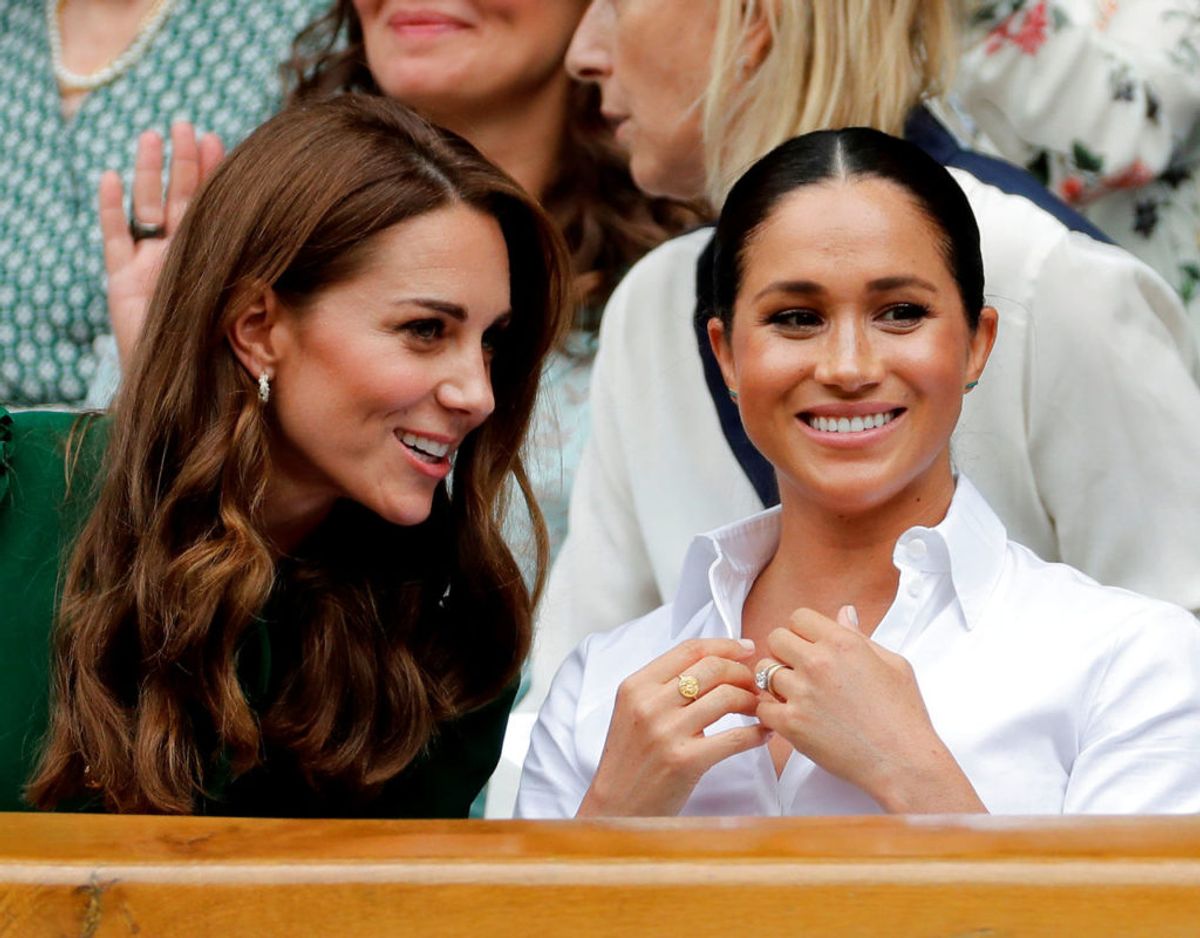 Meghan og Kate ses her sammen på tilskuerpladserne ved Wibledon i 2019. Klik videre for flere billeder. Foto: Scanpix/Ben Curtis/Pool via REUTERS