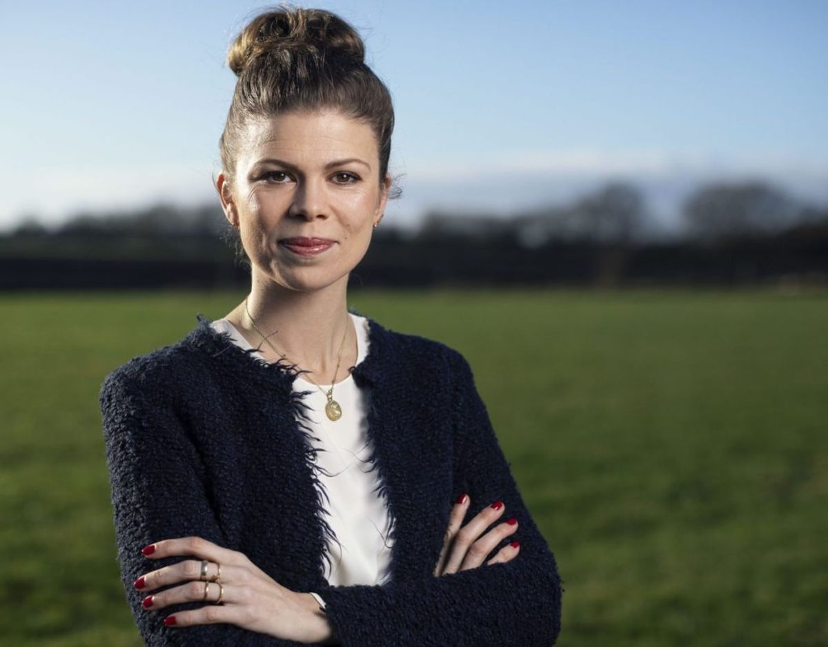 36-årige Louise Fredbo-Nielsen er den nye vært på Luksusfælden. Foto: NENT Group/Thomas Dahl