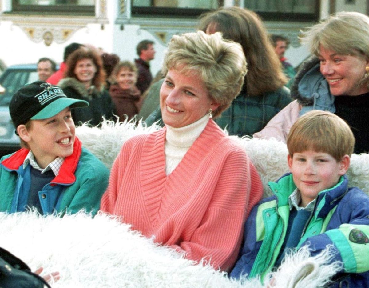 Prinsesse Diana sammen med sine to drenge prins William og prins Harry. Klik videre for flere billeder. Foto: Foto: Scanpix/Werner Nosko REUTERS